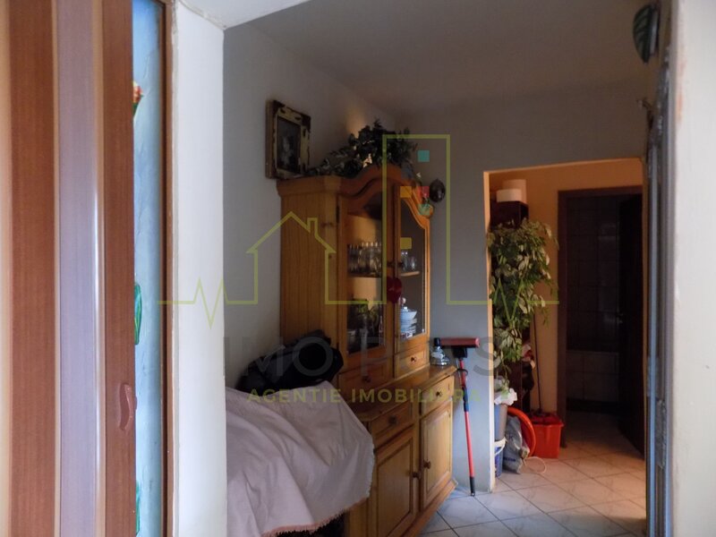 Decomandat. Partial mobilat.